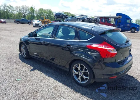 2014 Ford Focus Titanium z USA, uszkodzony, nr VIN 1FADP3N21EL193506